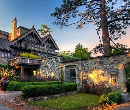 English Inn Esquimalt Exterior photo