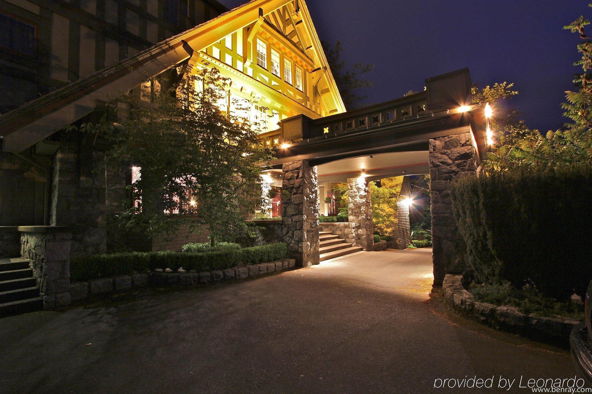 English Inn Esquimalt Exterior photo
