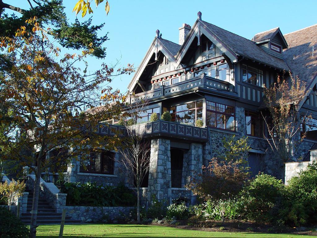 English Inn Esquimalt Exterior photo